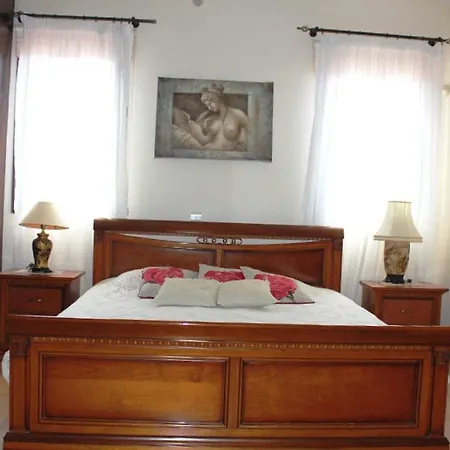 Queensize Bedroom Ensuite *