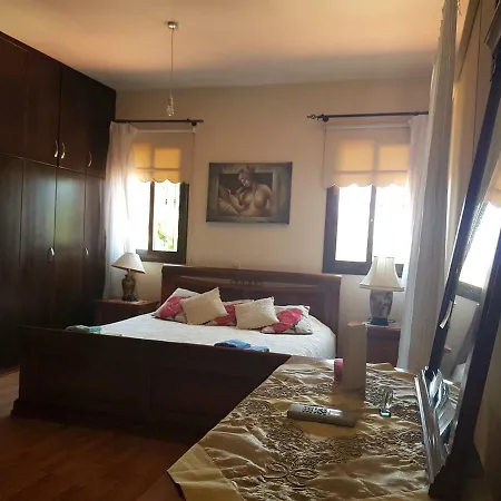 Queensize Bedroom Ensuite